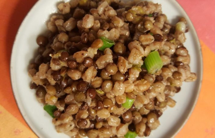 Recept: salade van bruine linzen en hele spelt